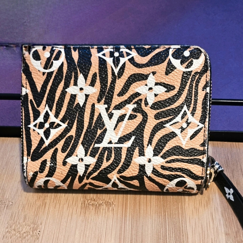 Louis Vuttion Giant Jungle Zippy Coin/card Purse (limited)